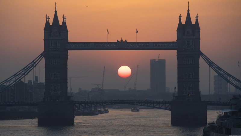 Арафед мост с заходящим солнцем на заднем плане (tower bridge, река темза, лондонская башня, мост, достопримечательность)