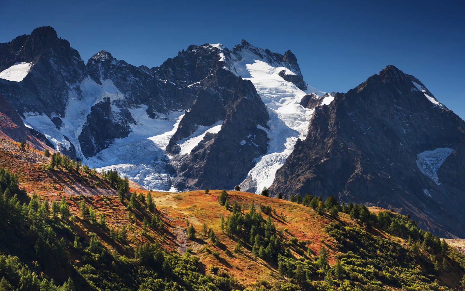 A view of a mountain range with a snow covered peak (meije, mountains, alps, landscape, nature)