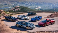 Carros esportivos McLaren no cume de Pikes Peak