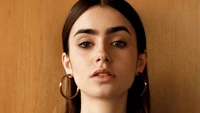 Lily Collins: Elegância cativante e beleza natural em uma sessão de fotos da Vogue