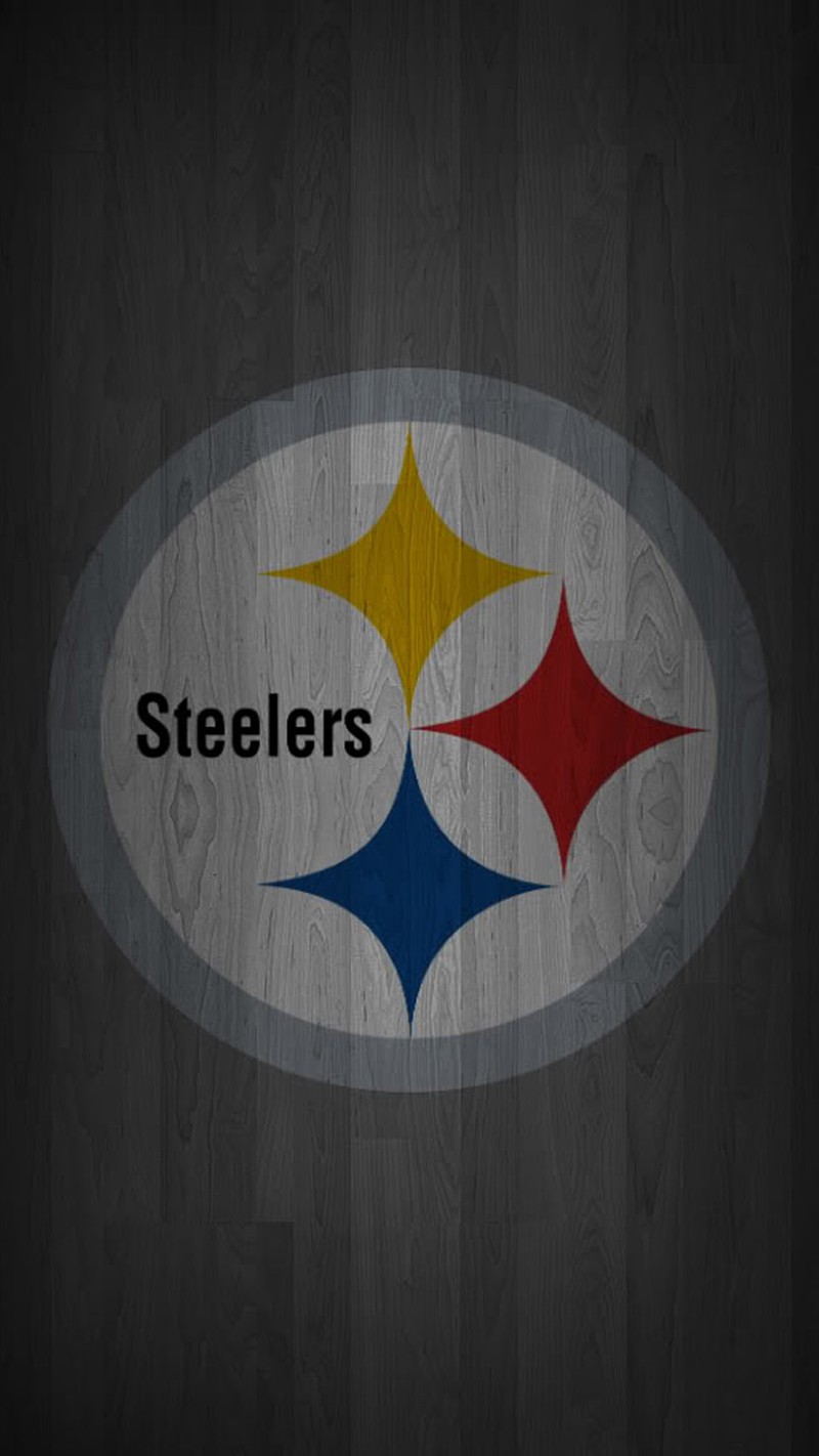 Близкий план логотипа pittsburgh steelers на деревянном полу (футбол, nfl, питтсбург, pittsburg, pittsburgh)