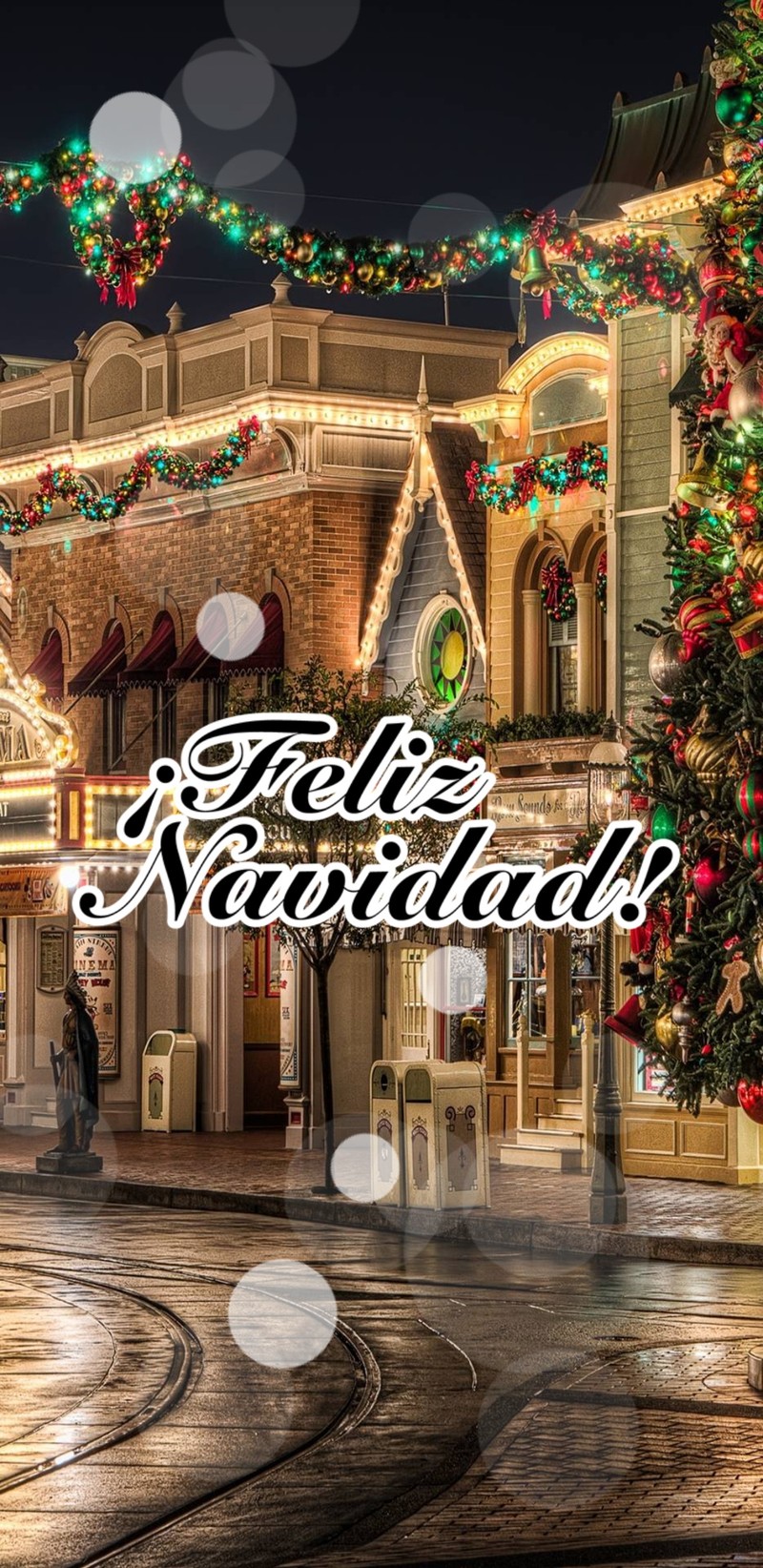 Primer plano de un árbol de navidad frente a un edificio (navidad, tierra, noche, maravilloso, invierno)