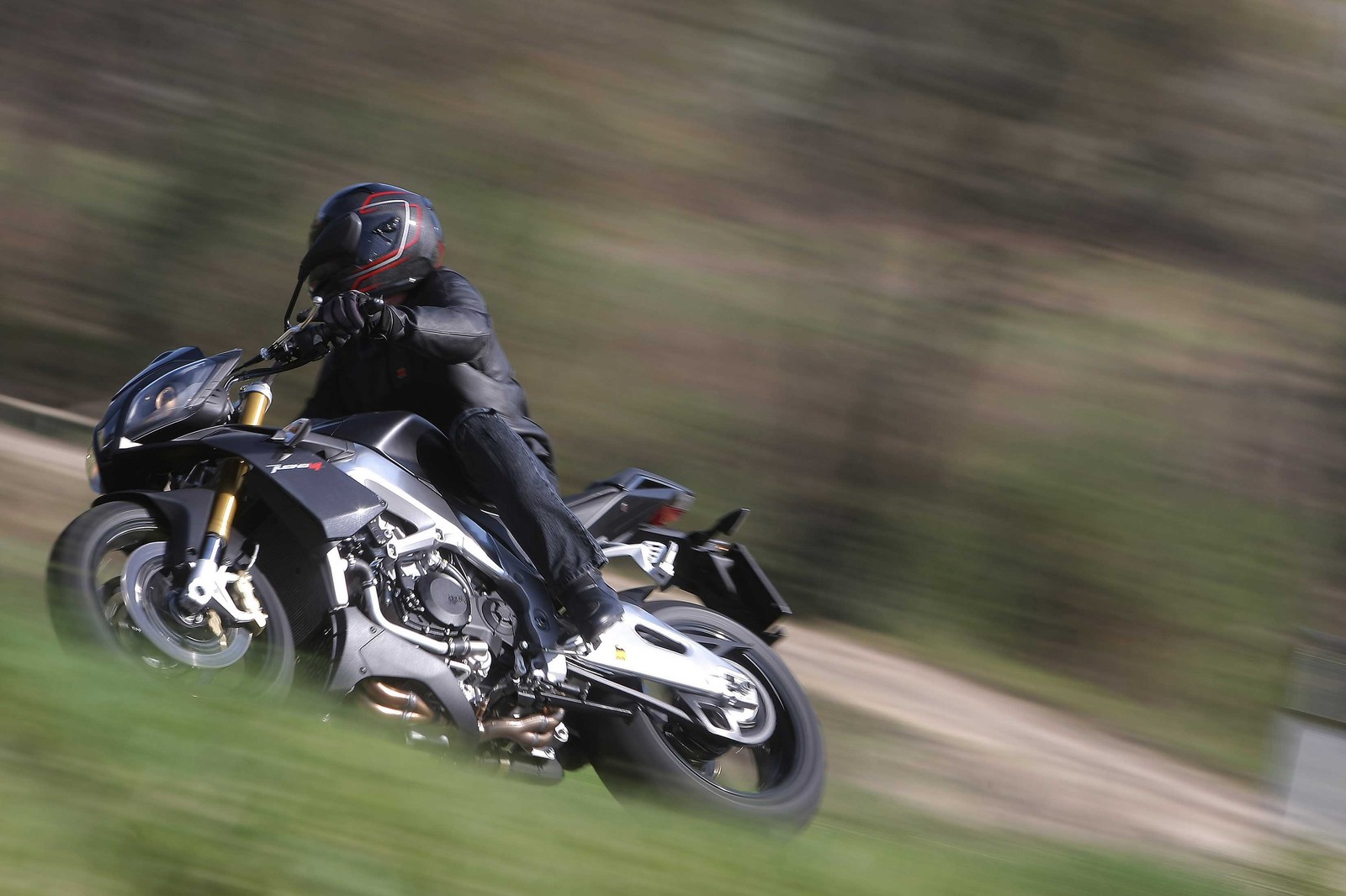 Arafed man riding a motorcycle on a road with blurry background (motorcycling, motorcycle, cruiser, wheel, racing)