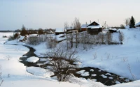 Serene Winterlandschaft mit schneebedeckten Bäumen und einem gefrorenen Fluss