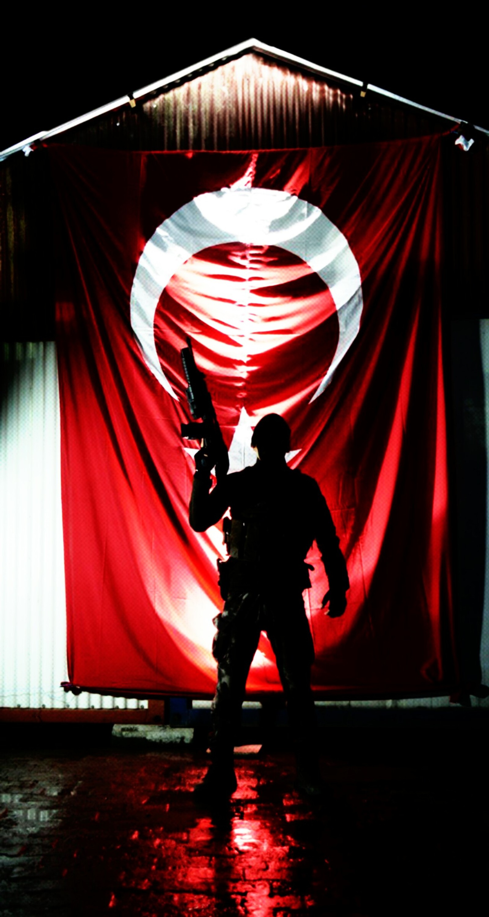 Arafed man holding a gun in front of a large flag (30 agustos zafer bayrami, army, asker, backraund, flag)