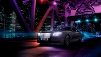 2021 Rolls Royce Ghost Black Badge Gleitet Durch Eine Bunte Nachtlandschaft