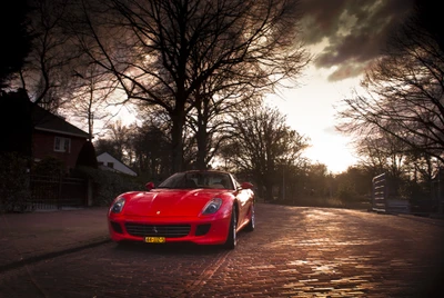 Ferrari 599 GTB Fiorano estacionado em uma rua cênica, ladeada por árvores ao pôr do sol, exibindo seu exterior vermelho impressionante contra um céu dramático.