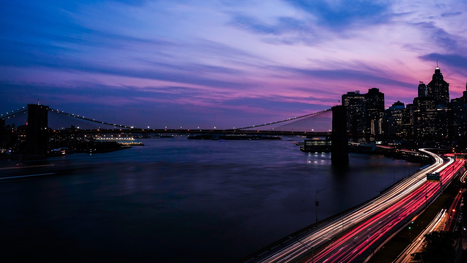 Uma vista árabe do horizonte da cidade com uma ponte e um rio (ponte, crepúsculo, paisagem urbana, flúmen, cidade)