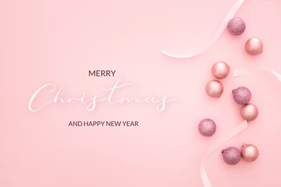 Feliz Natal e próspero Ano Novo em um fundo rosa pastel com decorações festivas.