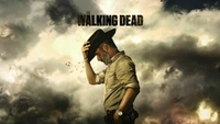 Rick Grimes in The Walking Dead: Ein Moment der Reflexion gegen einen dramatischen Himmel