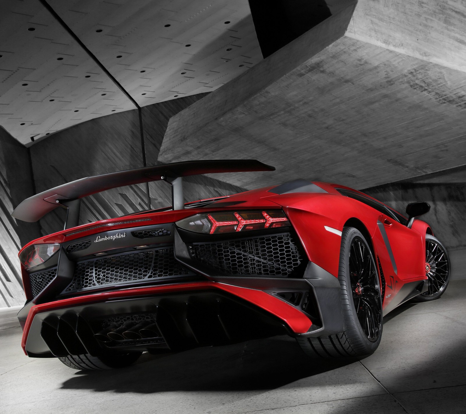 Скачать обои lamborghini aventador, новый, красный