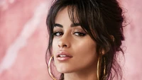 Camila Cabello: Ein fesselndes Porträt einer brünetten Sängerin