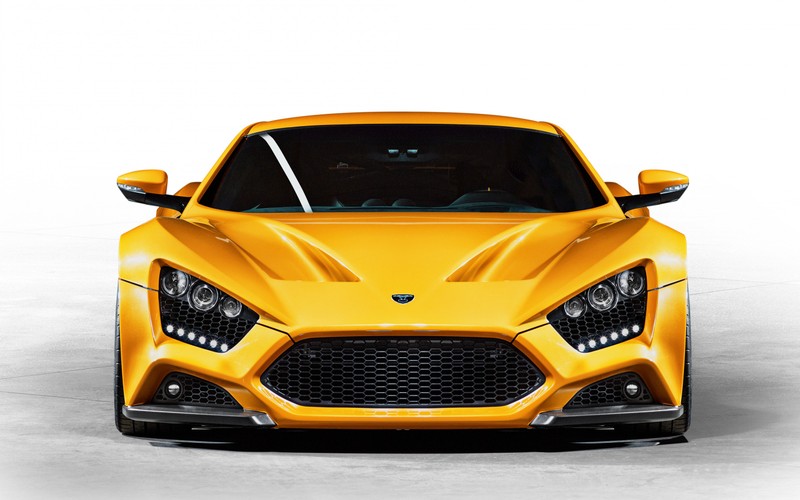 Крупный план желтого спортивного автомобиля на белом фоне (zenvo st1, суперкар, желтый, гоночный автомобиль, laferrari)