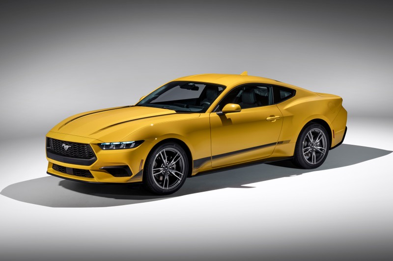 Новый мустанг показан на студийном снимке (ford mustang ecoboost, 8k, 2024, 5k, машины)