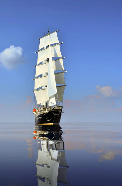 Majestätische Segelyacht gleitet durch ruhige Gewässer unter einem klaren blauen Himmel.