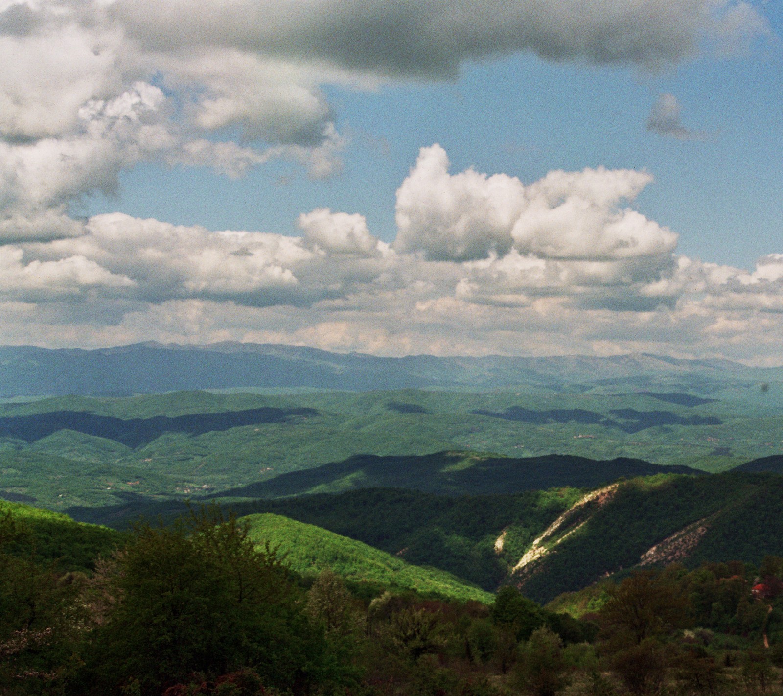 Mountains with a few clouds in the sky and a few trees (nature p, r nature)