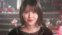 IU Disfrutando Momentos Dulces en el MV de K-Pop