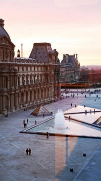 Serenidade Noturna no Louvre: Fachada Icônica e Fonte