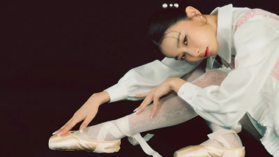 Seulgi de Red Velvet posa con gracia en atuendo de ballet, encarnando la elegancia y el arte.