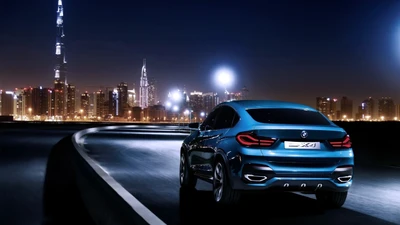 BMW X4 gegen die Skyline von Dubai bei Nacht