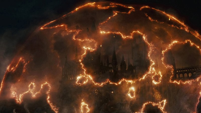 Большая огненная сфера с замком на заднем плане (гарри поттер, harry potter, молния, атмосфера, взрыв)