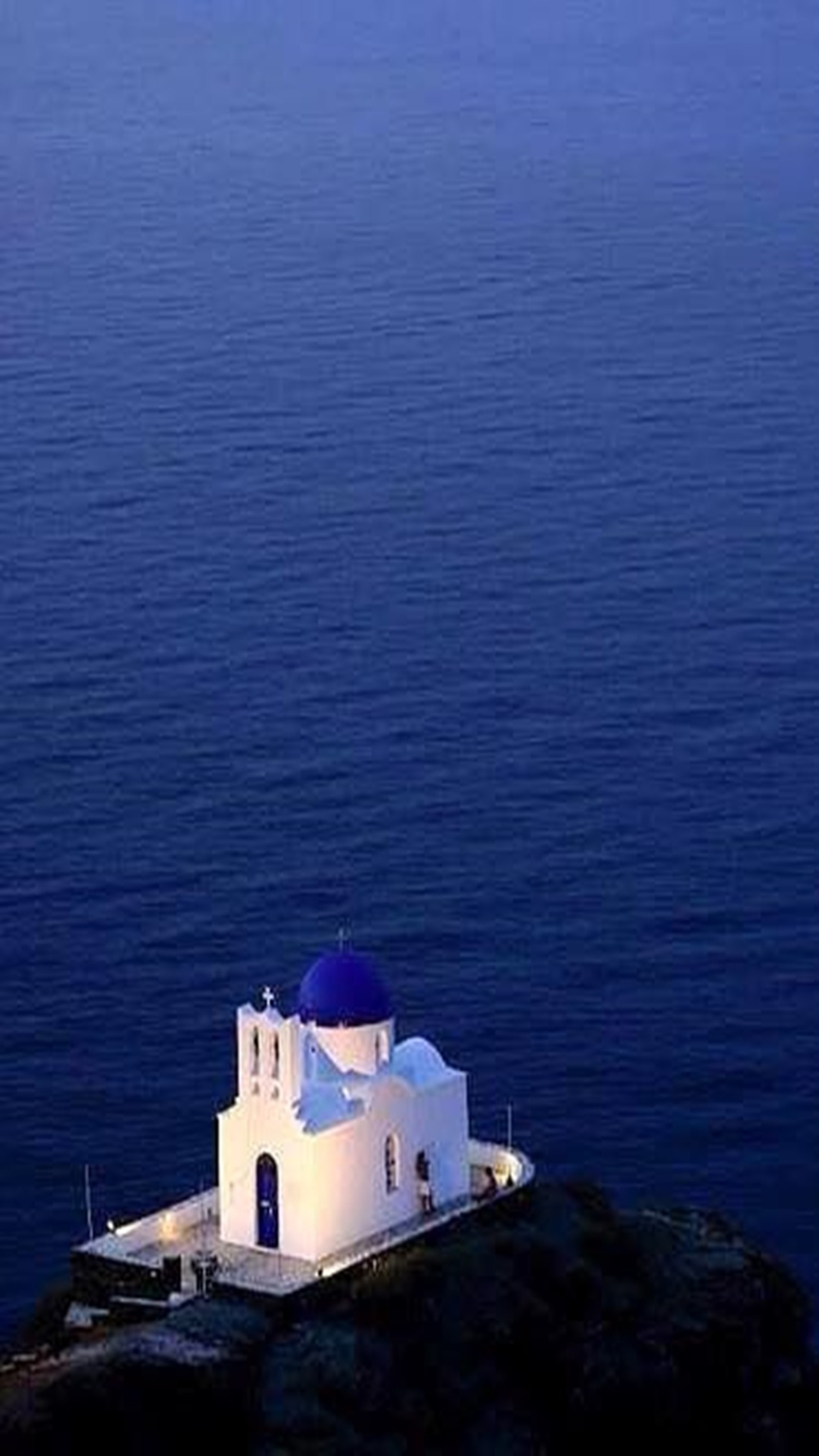 Arafed view of a white church on a cliff overlooking the ocean (landscape, nature)