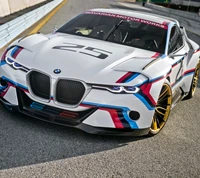 BMW CSL Hommage Rennwagen mit auffälliger Lackierung und Leistungsdesign