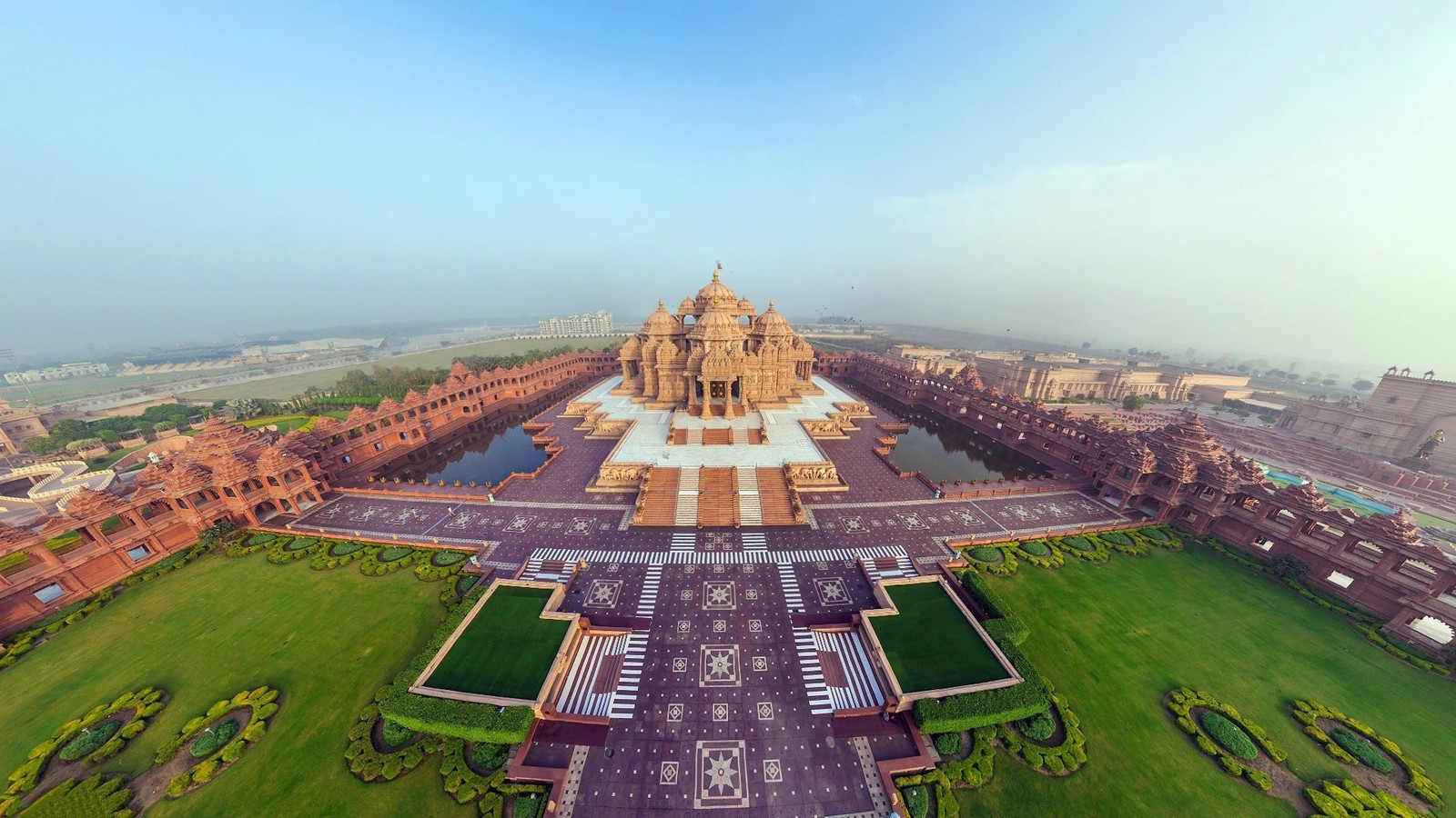 Une vue du taj mahal depuis le sommet du bâtiment (point de repère, ville, attraction touristique, site historique, site archéologique)