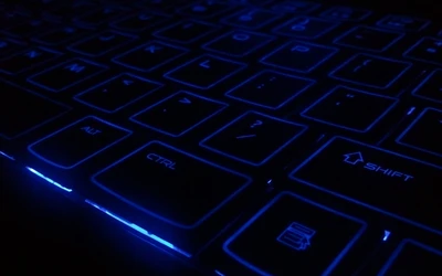 Teclado retroiluminado azul eléctrico: tecnología y diseño iluminados