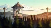 Icônica Torre de Água de Gravity Falls cercada por uma floresta exuberante e montanhas