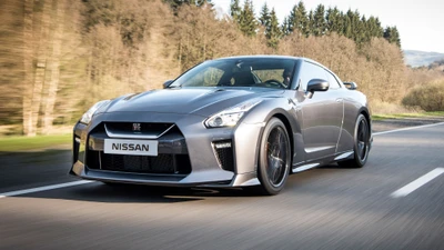 2018 Nissan GT-R: Un coche deportivo de alto rendimiento en movimiento