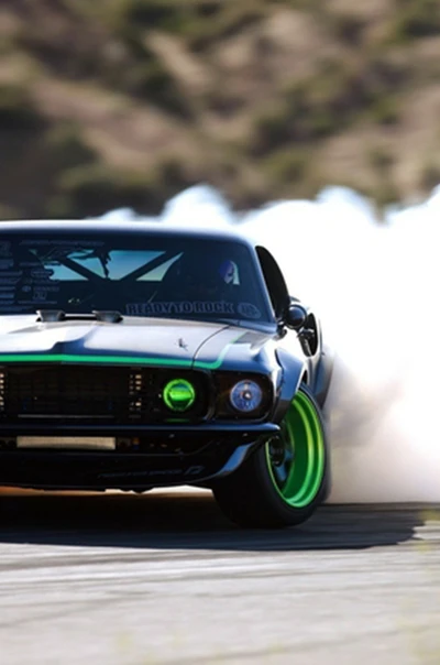 Ford Mustang 1968 en drift avec des accents verts et des traînées de fumée