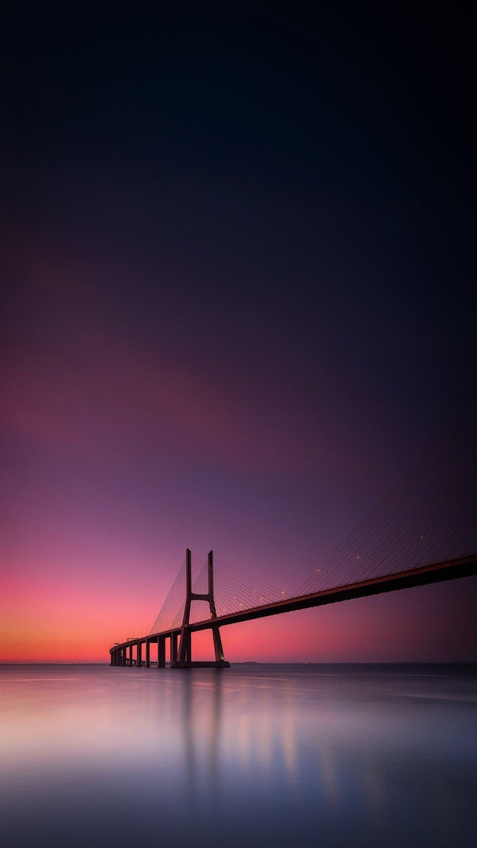 Imagen de un puente sobre un cuerpo de agua al atardecer (fondo de pantalla, xiaomi resmi 5 plus, iphone, samsung, vestel)