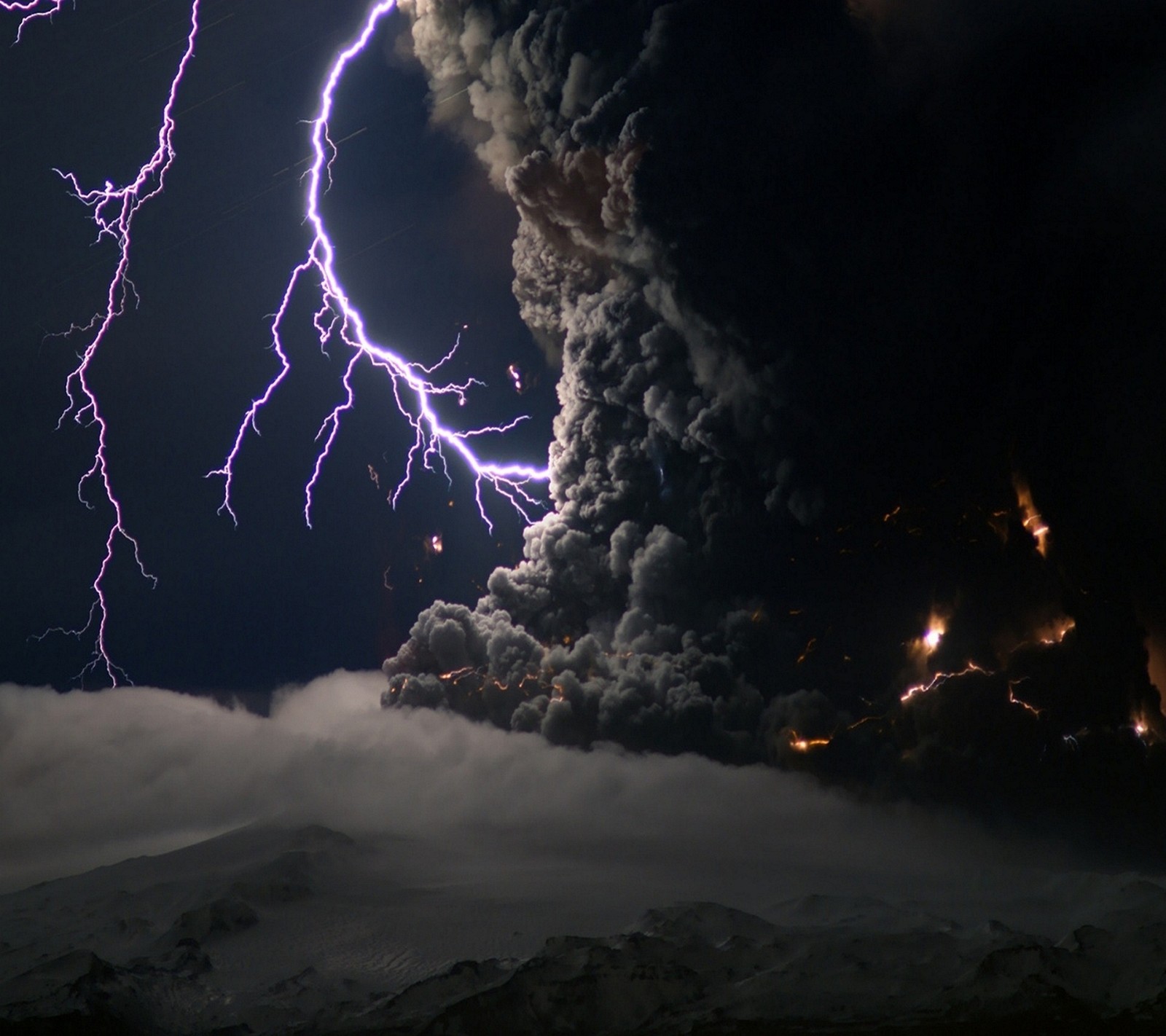 Arafed image of a lightning bolt hitting a volcano with a cloud of smoke and ash (lightning, storm)