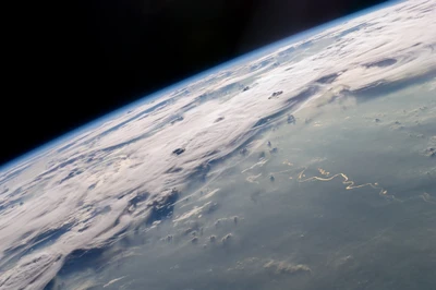 Vista da atmosfera da Terra e do horizonte do espaço