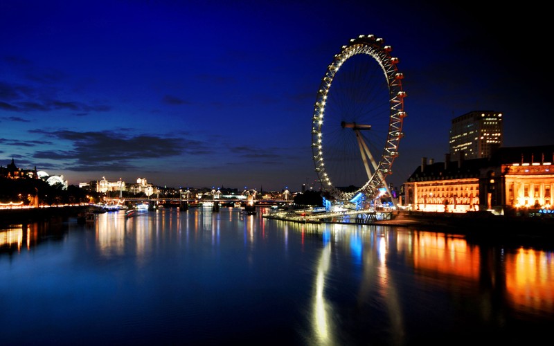 Аэрофотоснимок колеса обозрения в центре города ночью (лондонский глаз, london eye, река темза, колесо обозрения, достопримечательность)