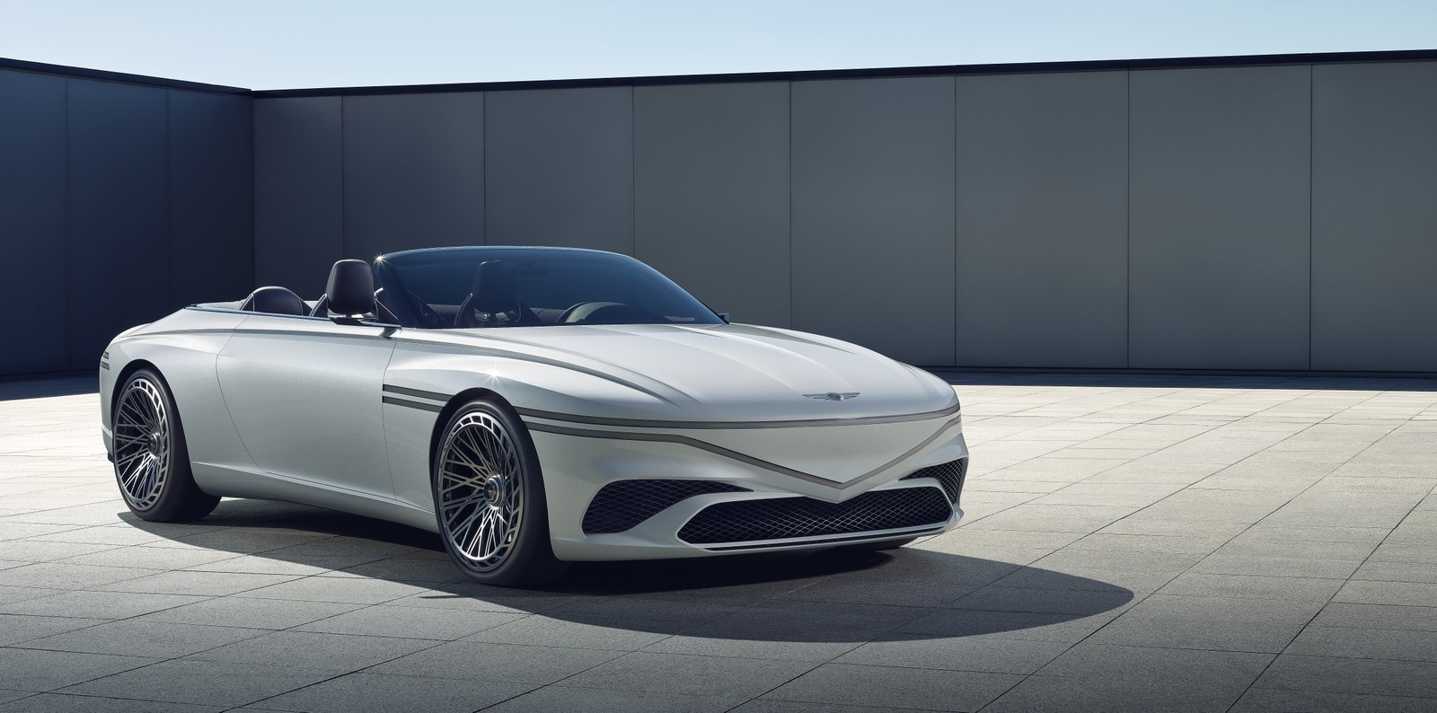 Das neue aston vision roadsee-konzept wird in einem foto gezeigt (genesis x cabriolet, genesis x convertible, la auto show 2022, elektroautos, konzeptautos)