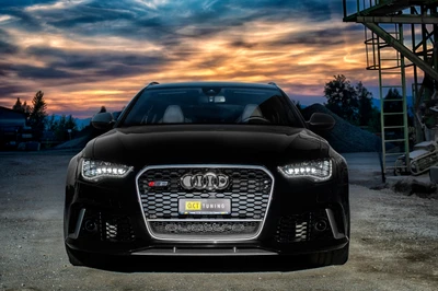 Audi RS6 dans un arrière-plan de coucher de soleil frappant, mettant en valeur un design élégant et un tuning aftermarket.