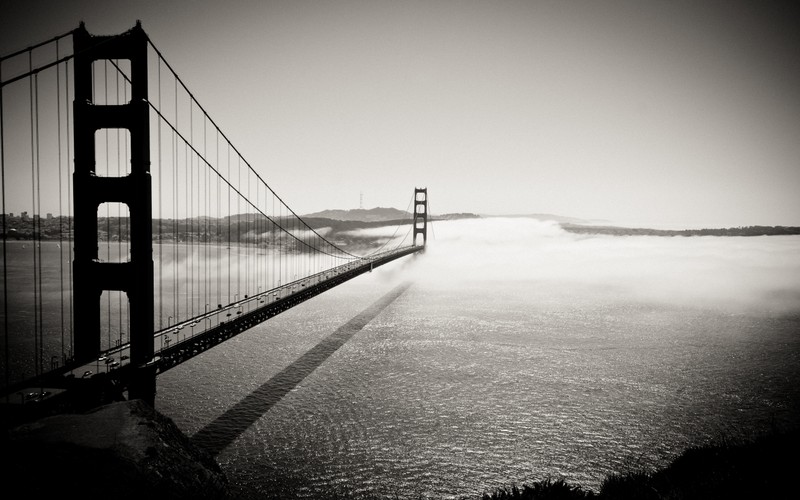 Панорамный вид на мост в тумане (мост золотые ворота, golden gate bridge, мост, вода, туман)