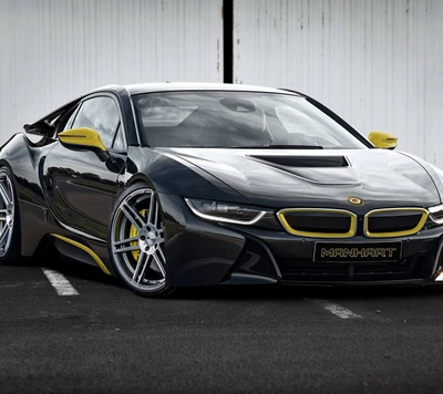 BMW i8 modificado con un acabado negro elegante y acentos amarillos.