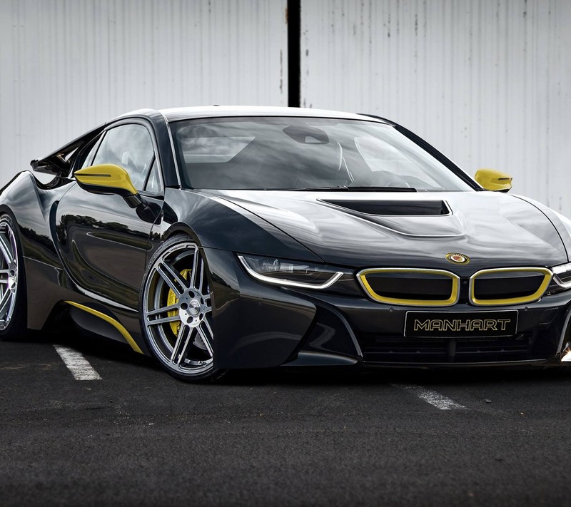 Bmw i8 концепт-кар припаркован на парковке у белой стены (авто, биммер, bimmer, bmw, машина)