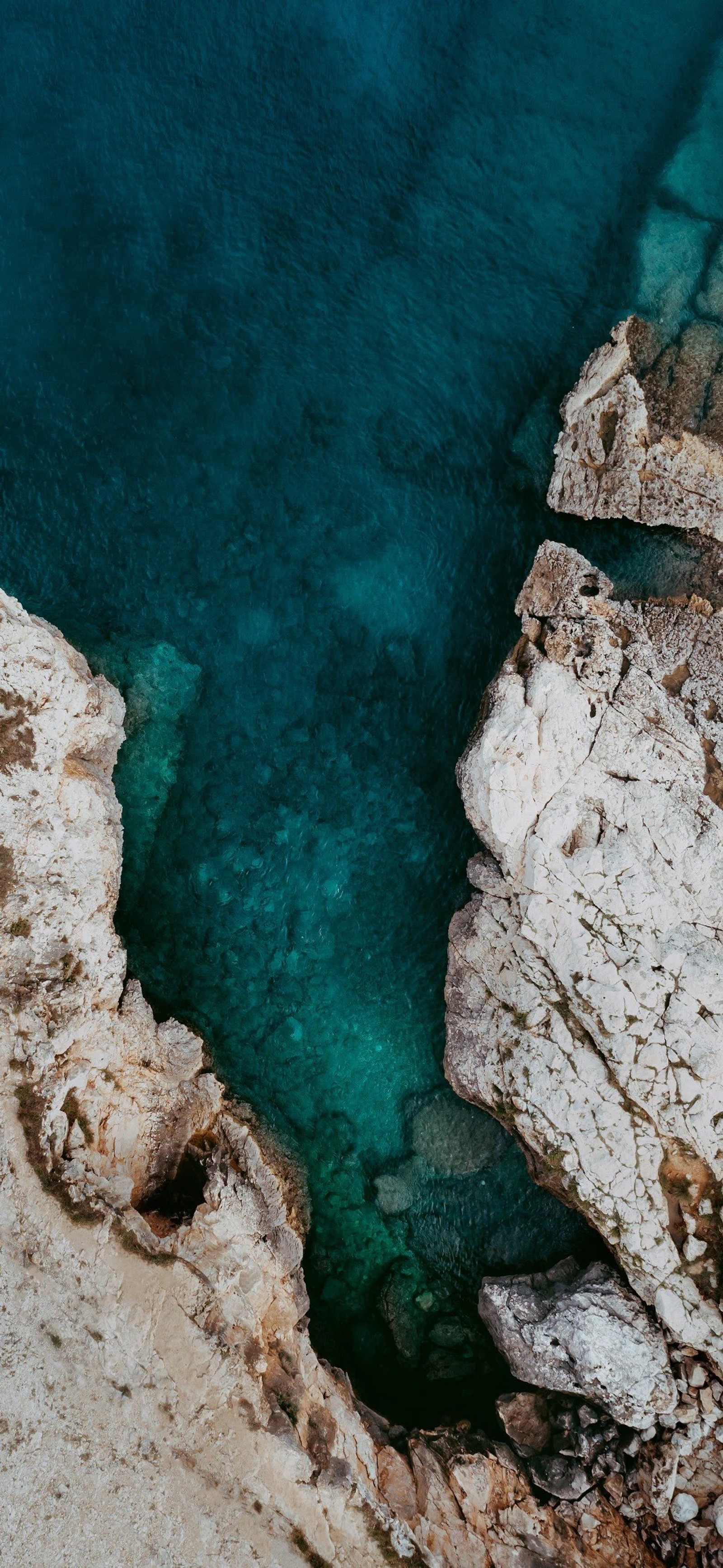 Arafed view of a body of water with a boat in it (xiaomi, xiaomi poco x3, android, smartphone, fhd)