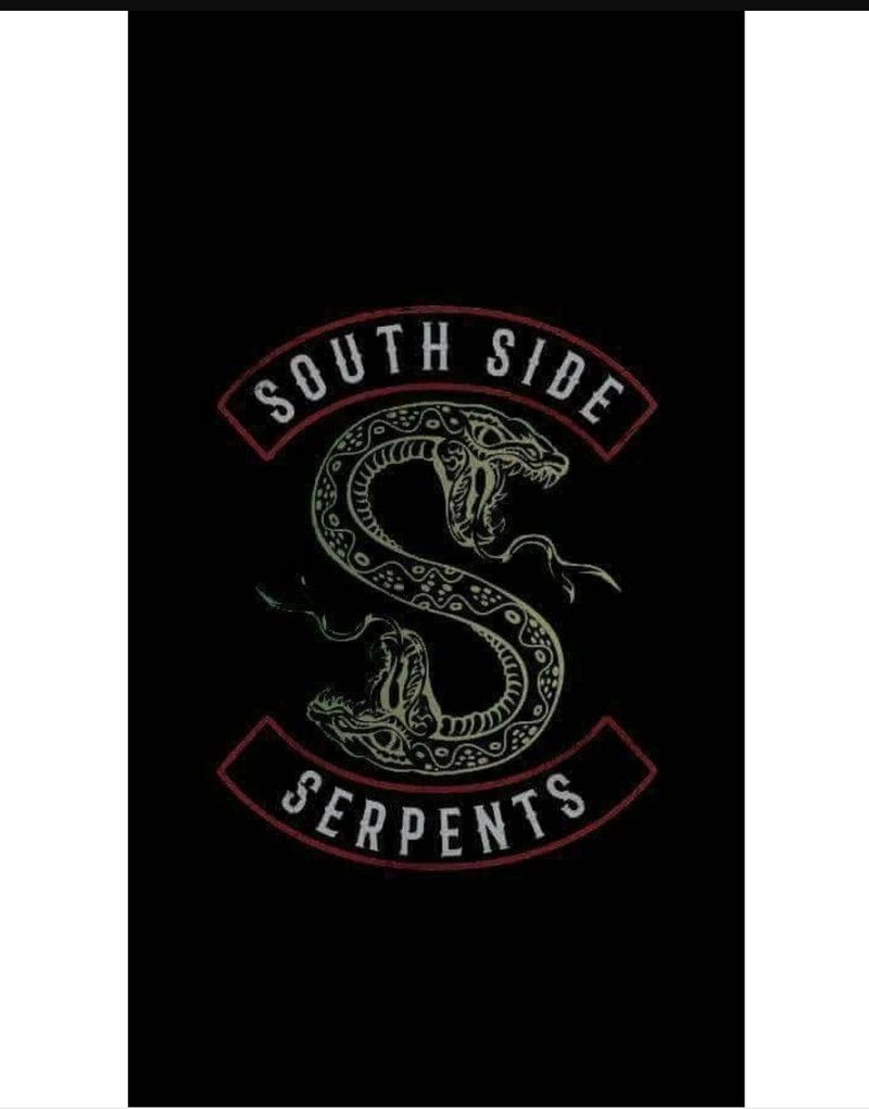 Черная футболка с изображением змеи и словами southside serpents (арчи, archie, бетти, шерил, cheryl)