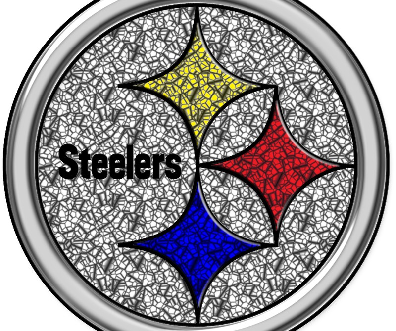 Крупный план логотипа pittsburgh steelers на белом фоне (питтс, pitts, стилерс, steelers)