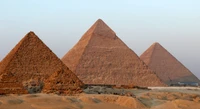 Les grandes pyramides de Gizeh : majestueux monuments anciens d'Égypte