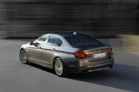 BMW 5 серии F10: Роскошный седан с динамичным дизайном