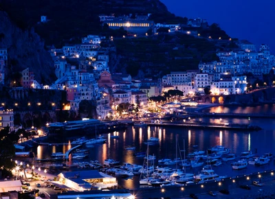 Brilho da noite sobre Positano: uma reflexão da paisagem urbana noturna