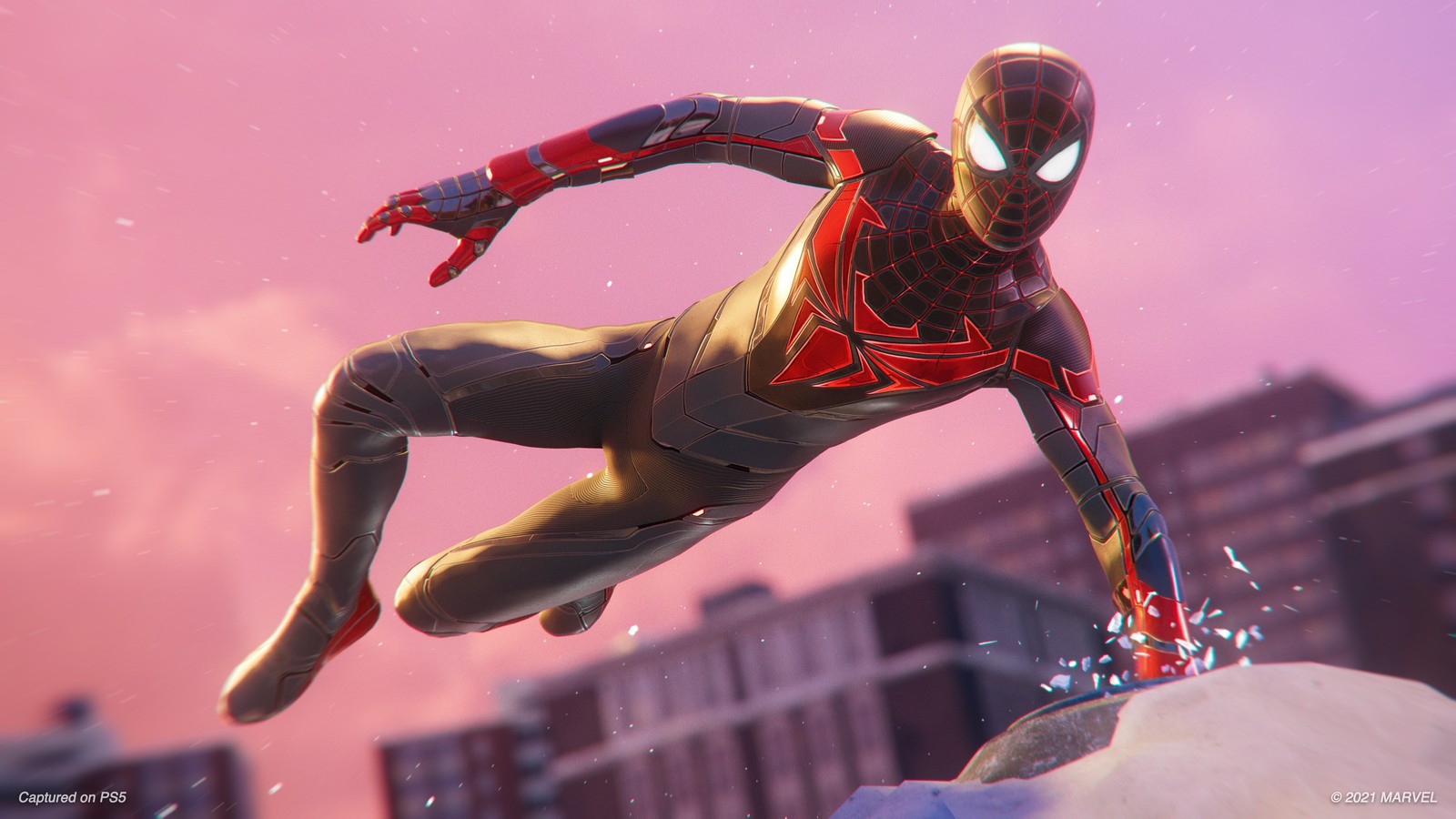 Spider-man dans un costume saute par-dessus une pierre (marvel spider man 2, marvels spider man 2, advanced tech suit, jeux 2023, playstation 5)