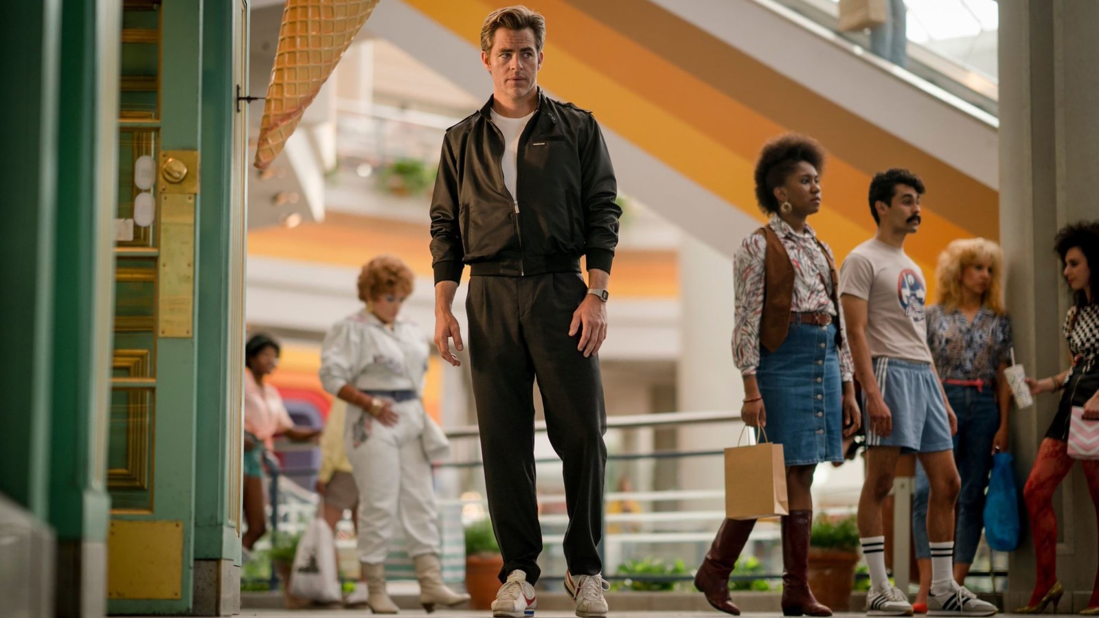 Arafed man standing in a mall with a group of people (wonder woman 1984, movie, chris pine, steve trevor)