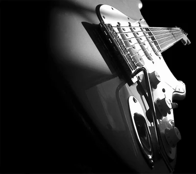 Guitarra metálica oscura: Una perspectiva en blanco y negro impactante